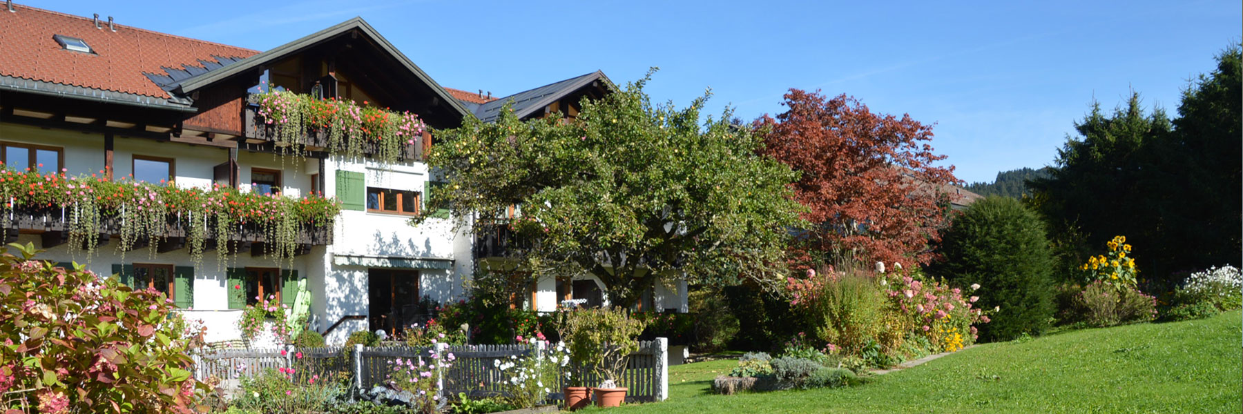 Schöne Gestaltung des Garten der Pension Wagner Böck in Oberstaufen im Allgäu