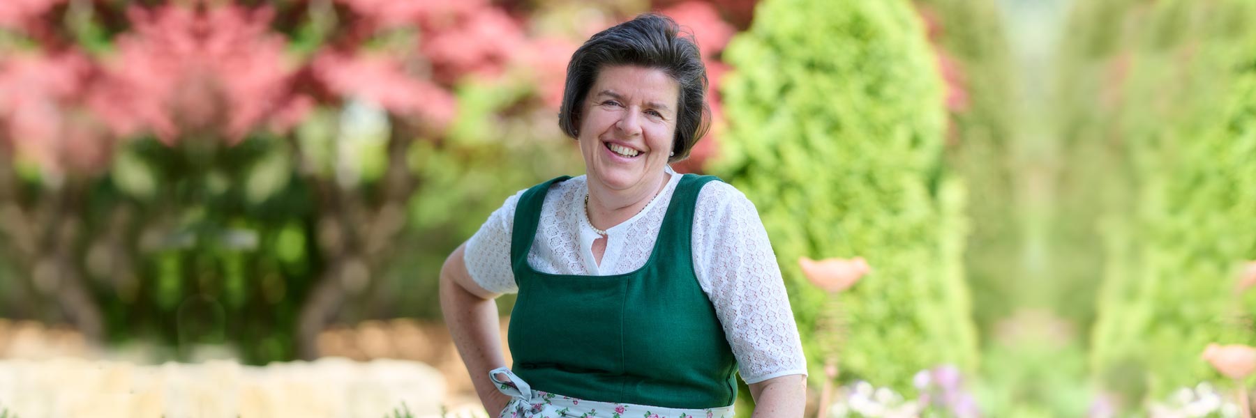 Gastgeberin der Pension Wagner Böck heißt ihre Gäste herzlich willkommen in Oberstaufen