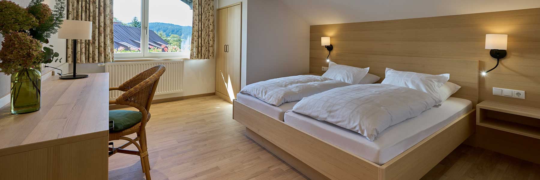 Helles und komfortables Studio in der Pension Wagner Böck in Oberstaufen mit Wohn- und Schlafbereich